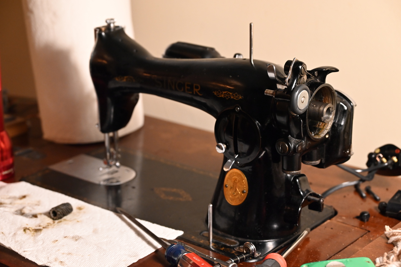 A front view of the Singer 15-91, with the handwheel and motor removed.